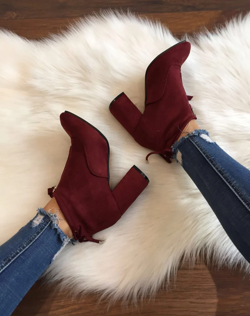 Bottines souples en suédine bordeaux à talons hauts