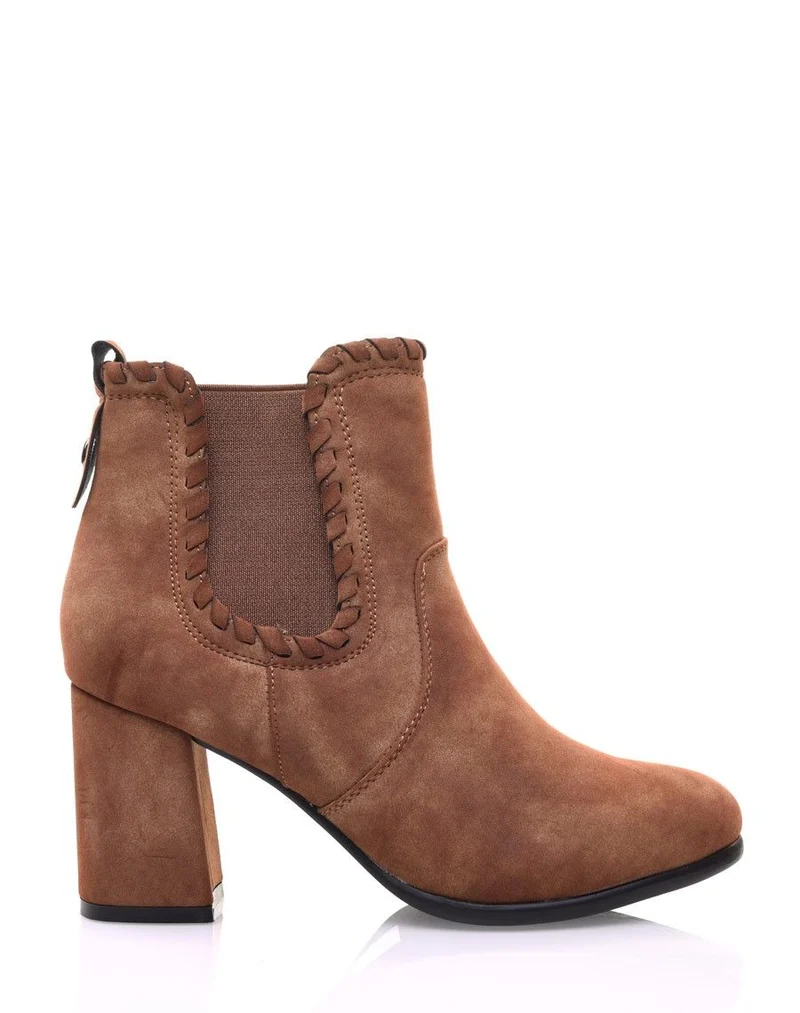 Bottines à talons camel en suédine et détails torsadés