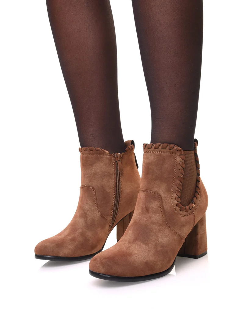 Bottines à talons camel en suédine et détails torsadés