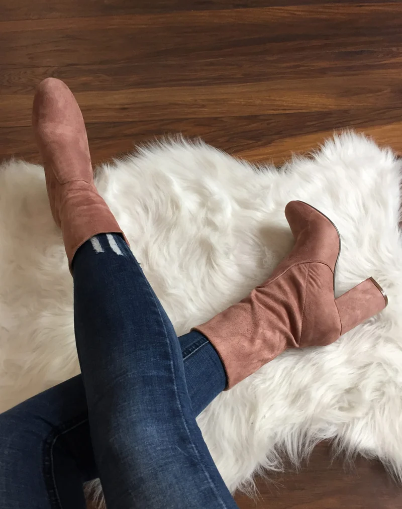 Bottines hautes roses entièrement en suédine