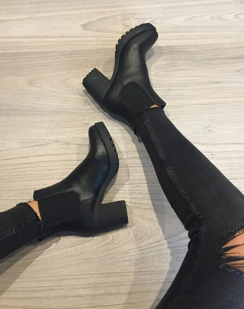 Bottines crantées noires imprimés python