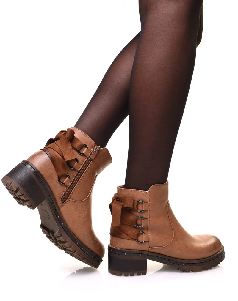 Bottines camelles à nœud et semelle crantée