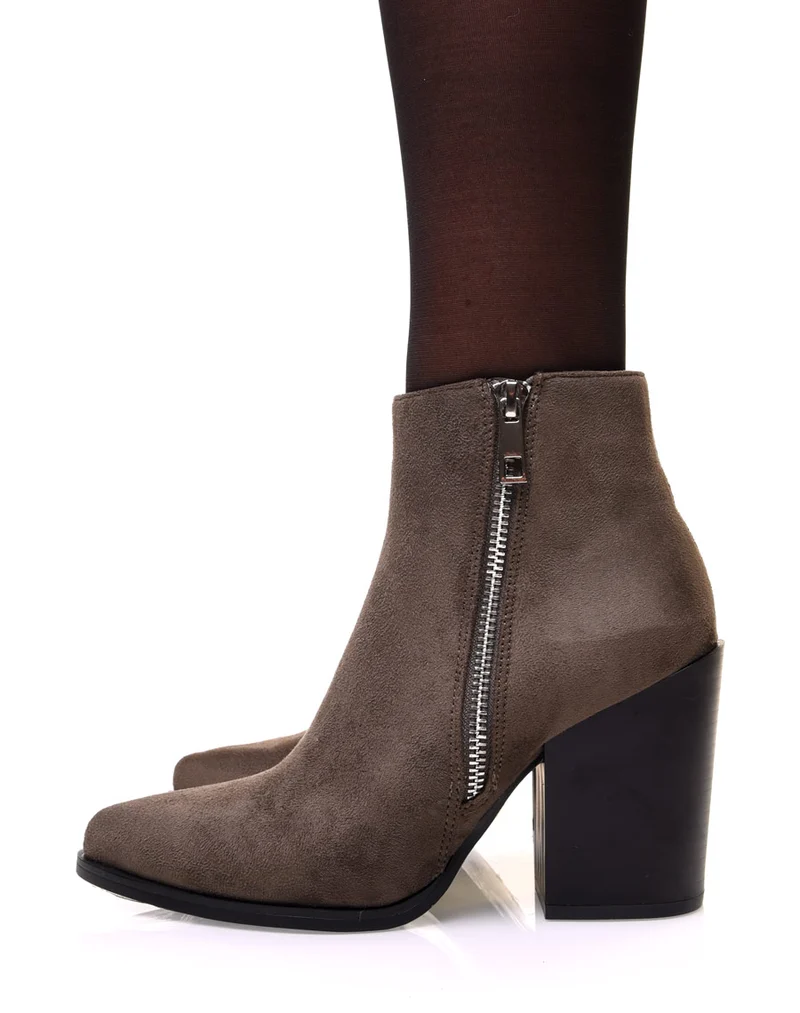 Bottines kaki en suédine à bout pointu et talon épais