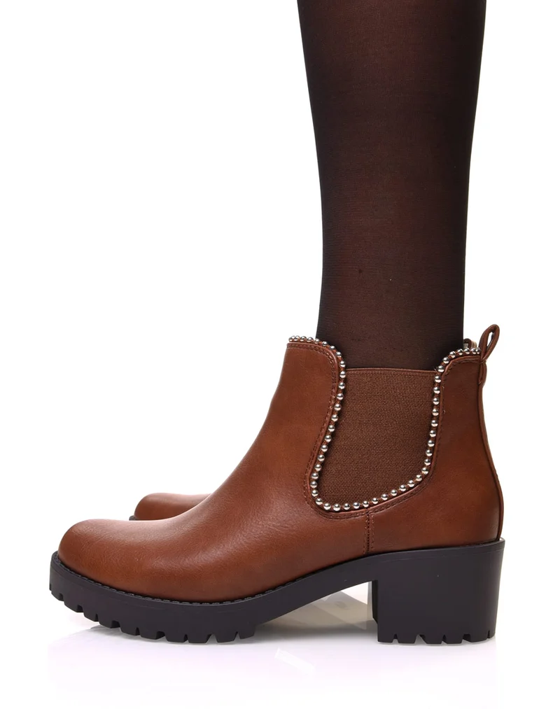 Chelsea boots camelles à talon et semelle crantée et perles