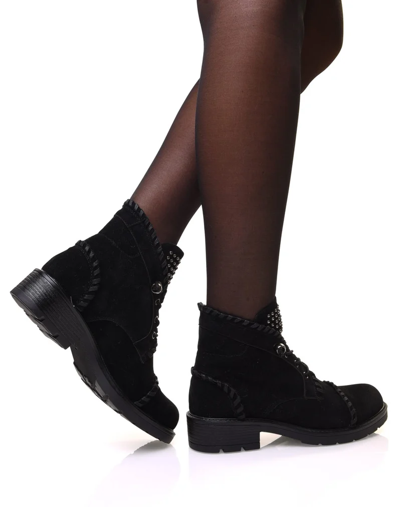 Bottines noires en suédine à lacets