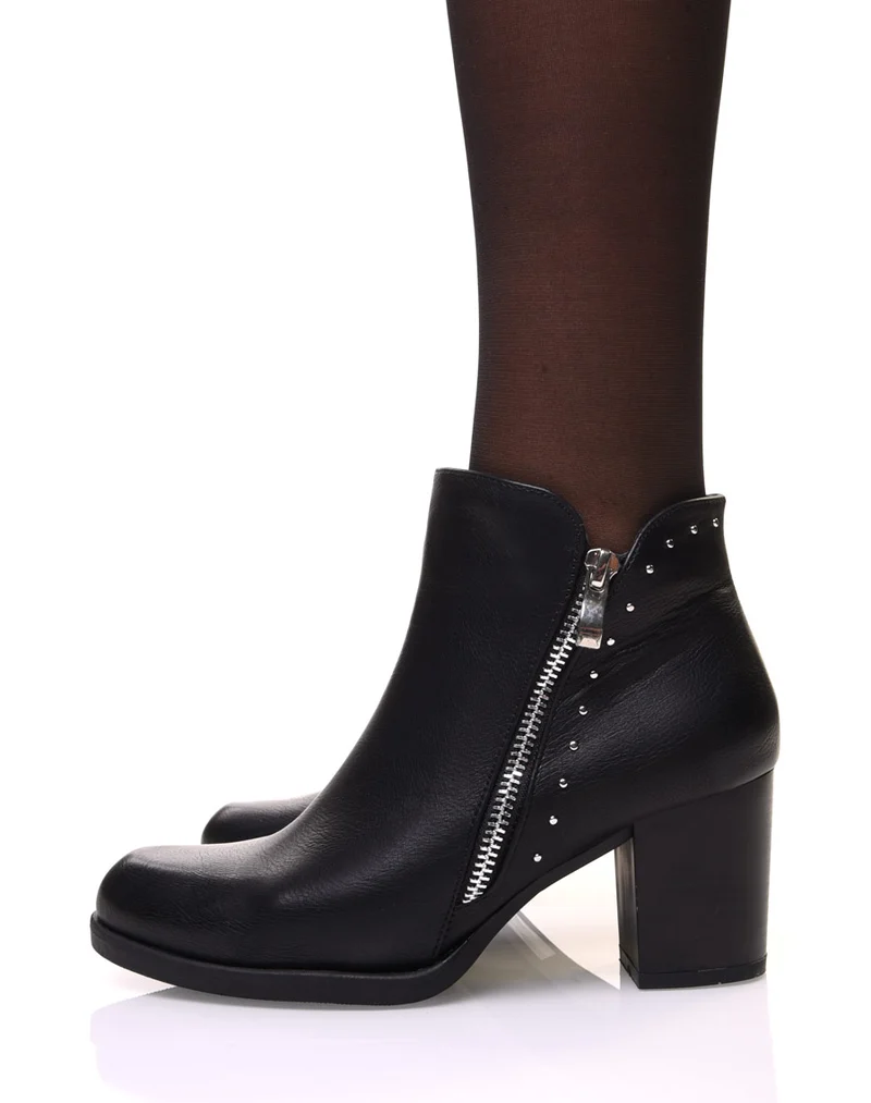 Bottines noires à talon mi haut et fermeture décorative