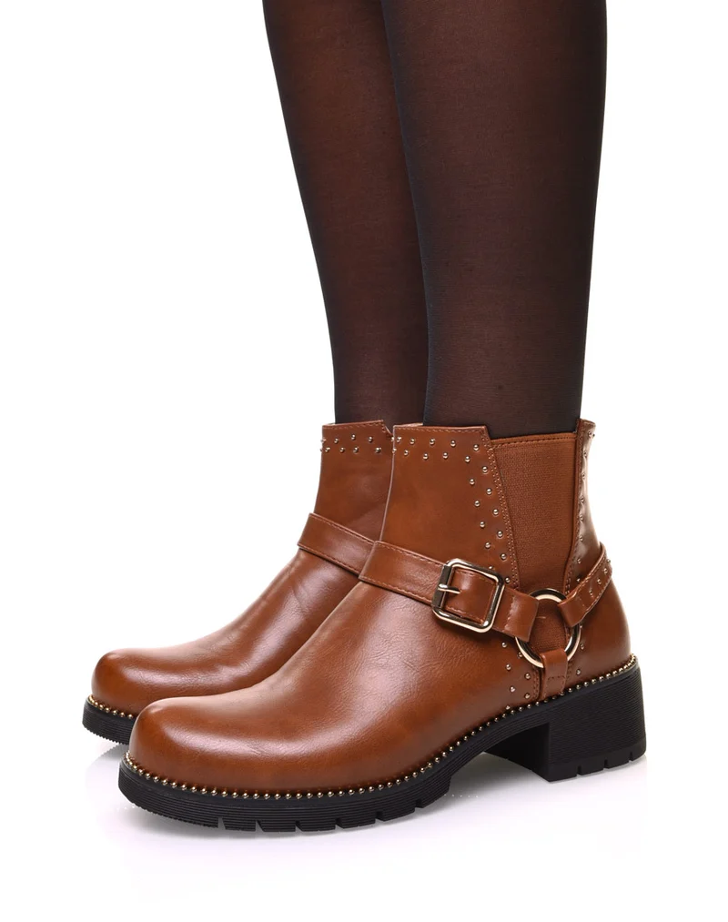 Bottines camelles à sangle décorative avec anneau