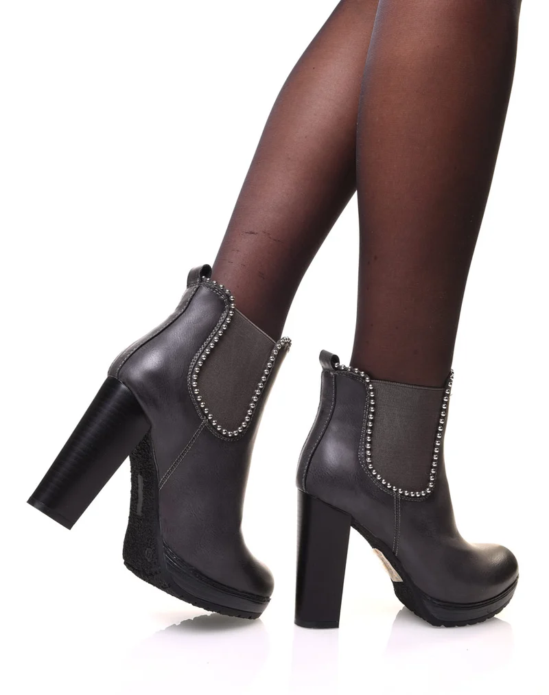 Chelsea boots grises à talons et détails perles