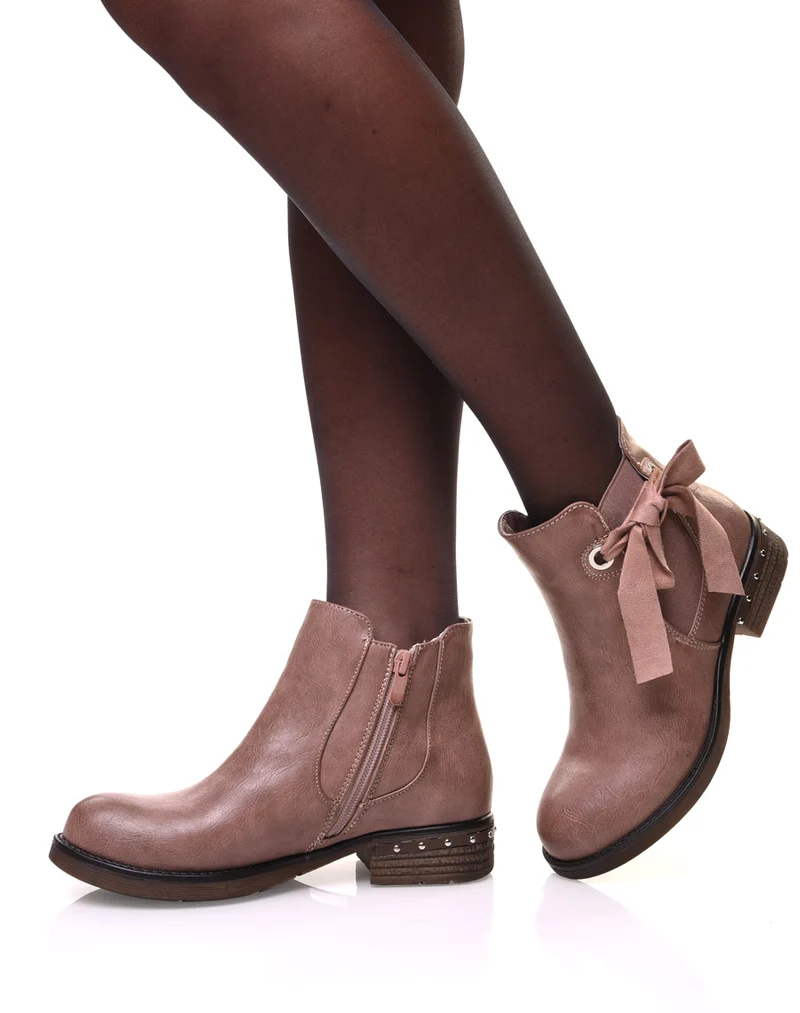 Bottines roses à nœud et œillets