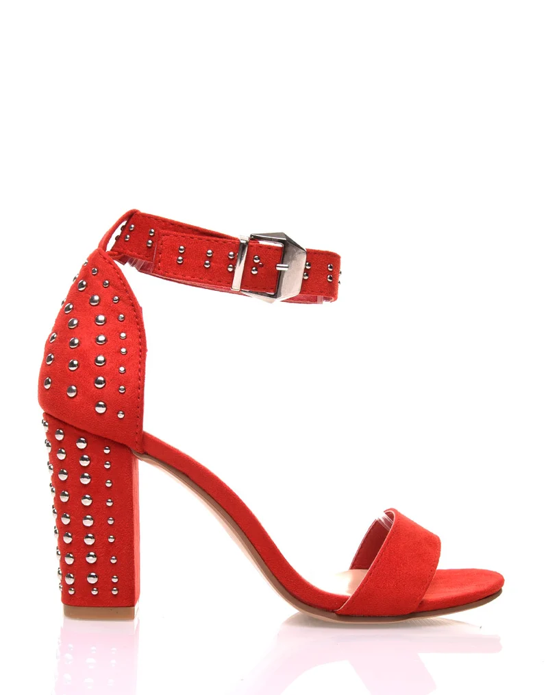 Sandales cloutées rouges