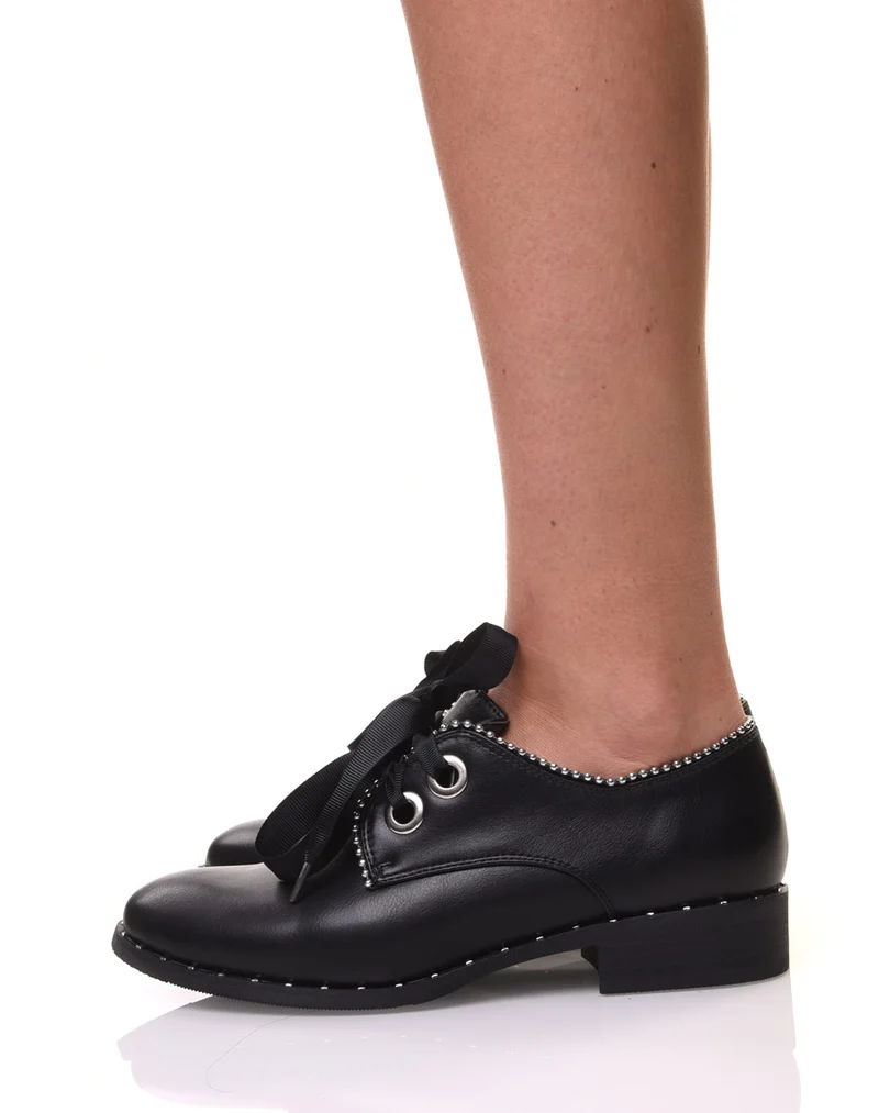 Derbies noires cloutés
