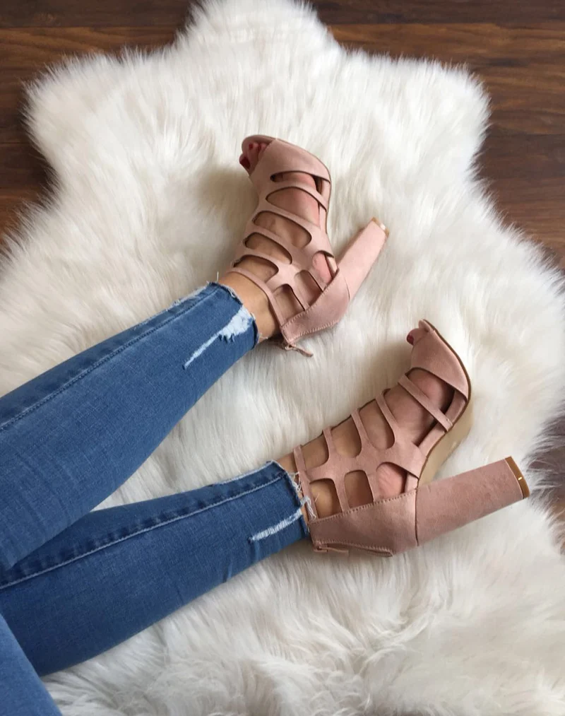Sandales à talons en suédine roses