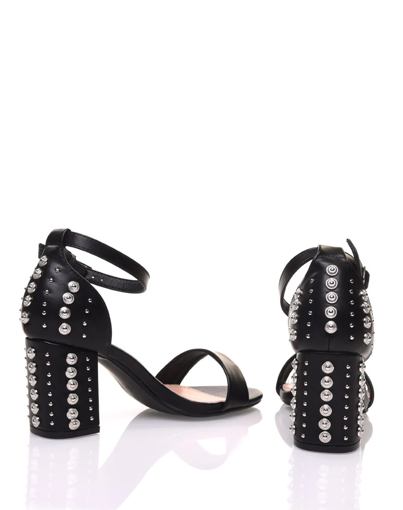 Sandales ouvertes et cloutés à talons noires
