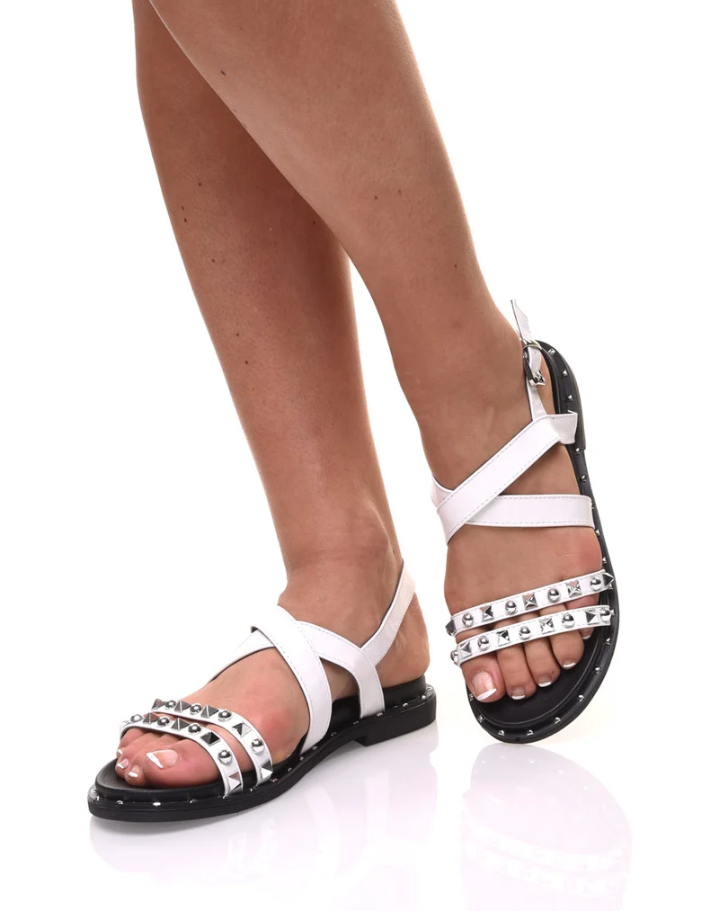Nu pieds à brides cloutés blanches