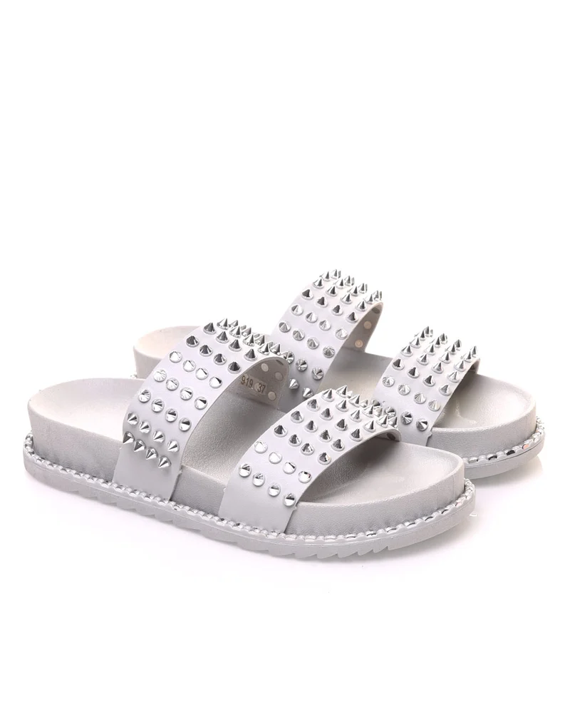 Sandales grises cloutés