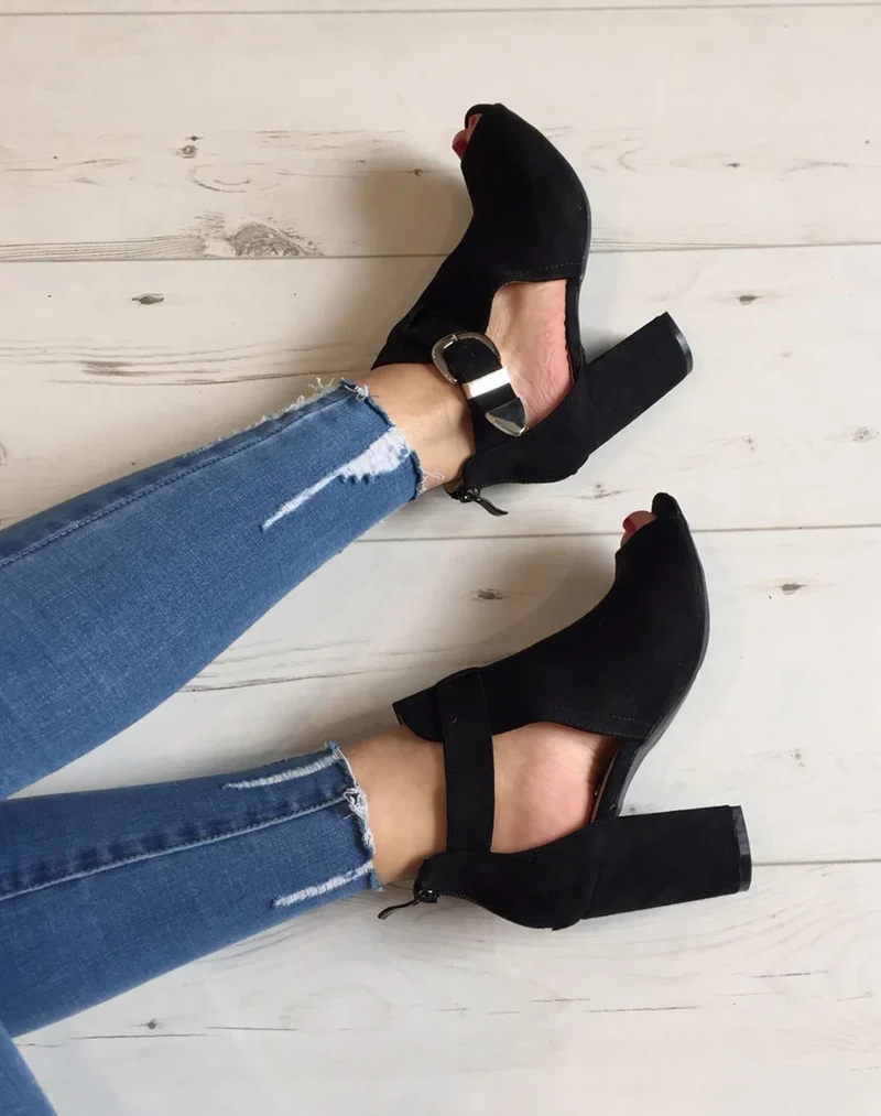 Sandales à talons en suédine noires