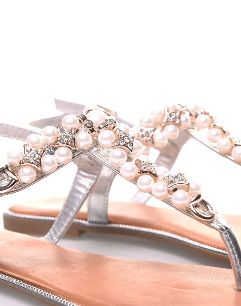 Nu-pieds argents ornées de perles
