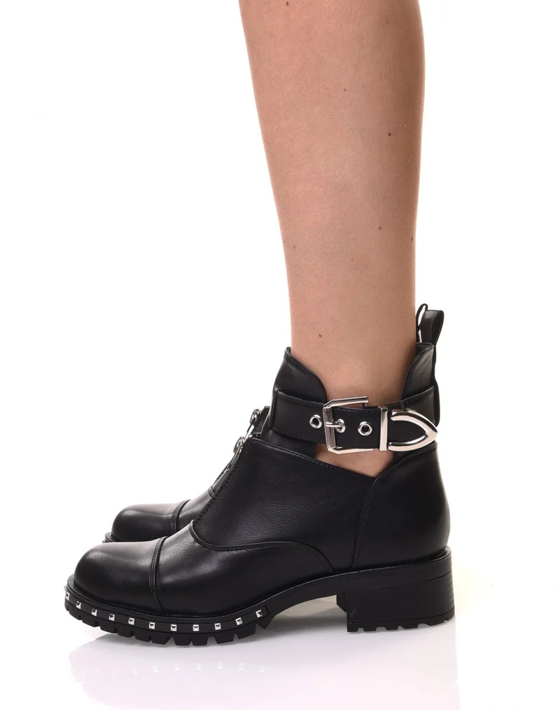 Bottines noires à semelles crantées cloutées
