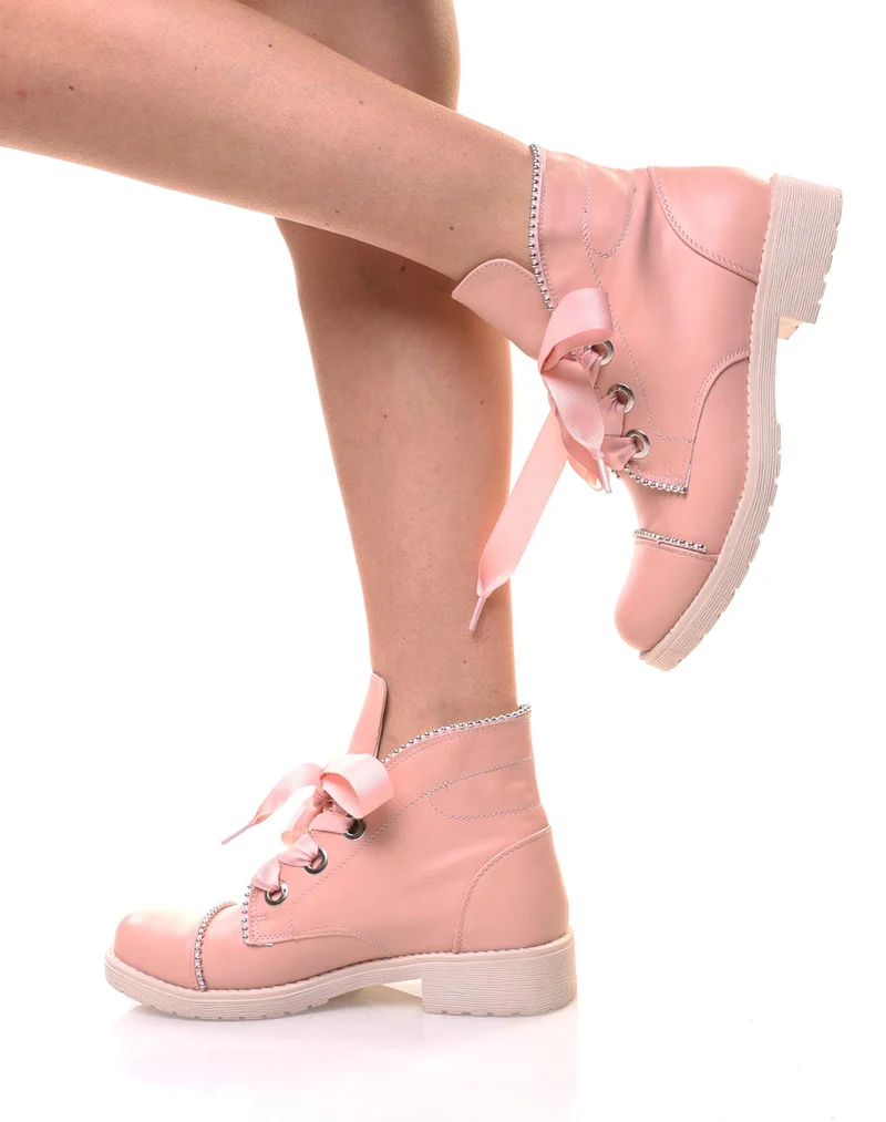 Bottines roses cloutées à semelles épaisses