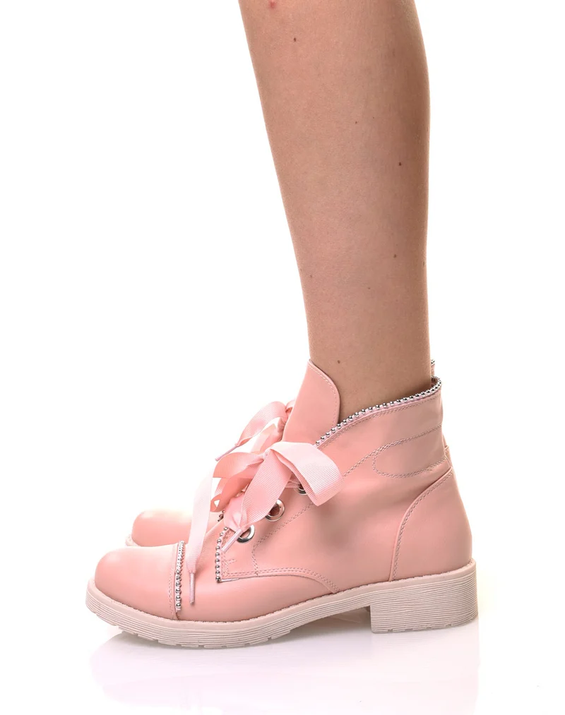 Bottines roses cloutées à semelles épaisses