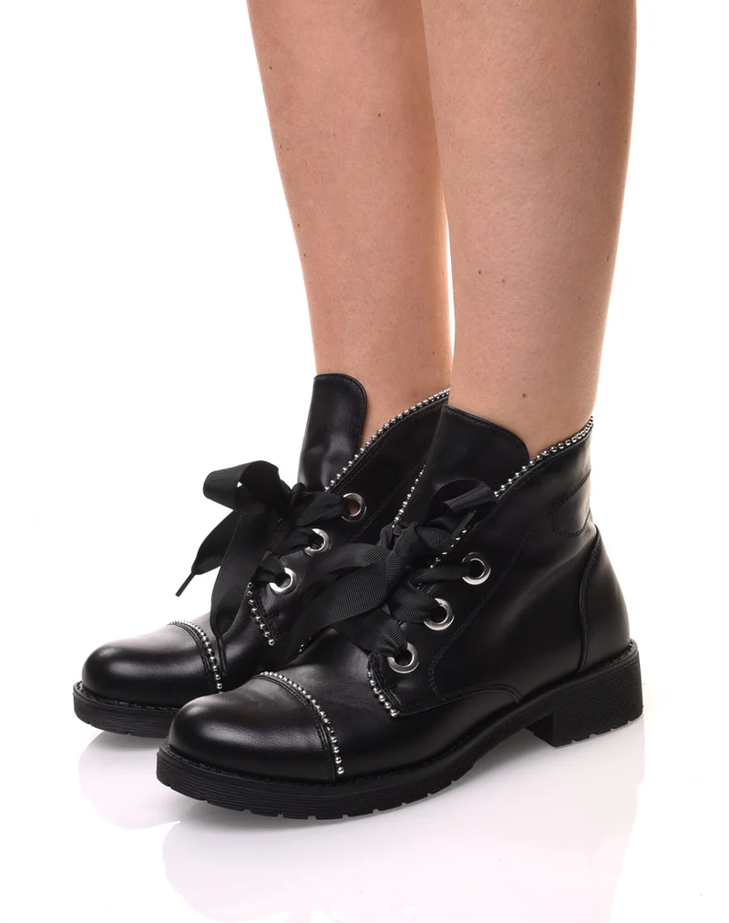 Bottines noires cloutées à semelles épaisses