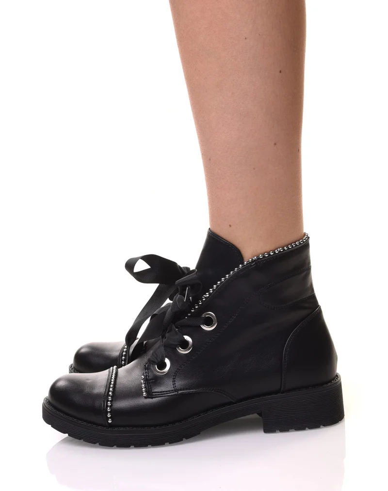 Bottines noires cloutées à semelles épaisses
