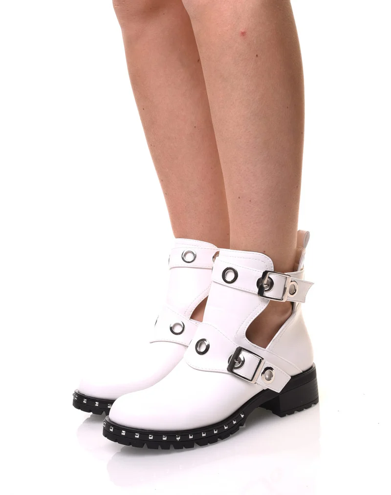 Bottines blanches plates ajourées œillets