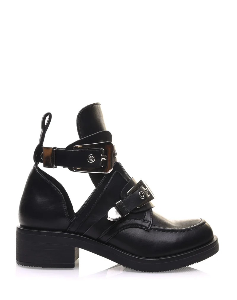 Bottines noires plates ajourées avec sangles