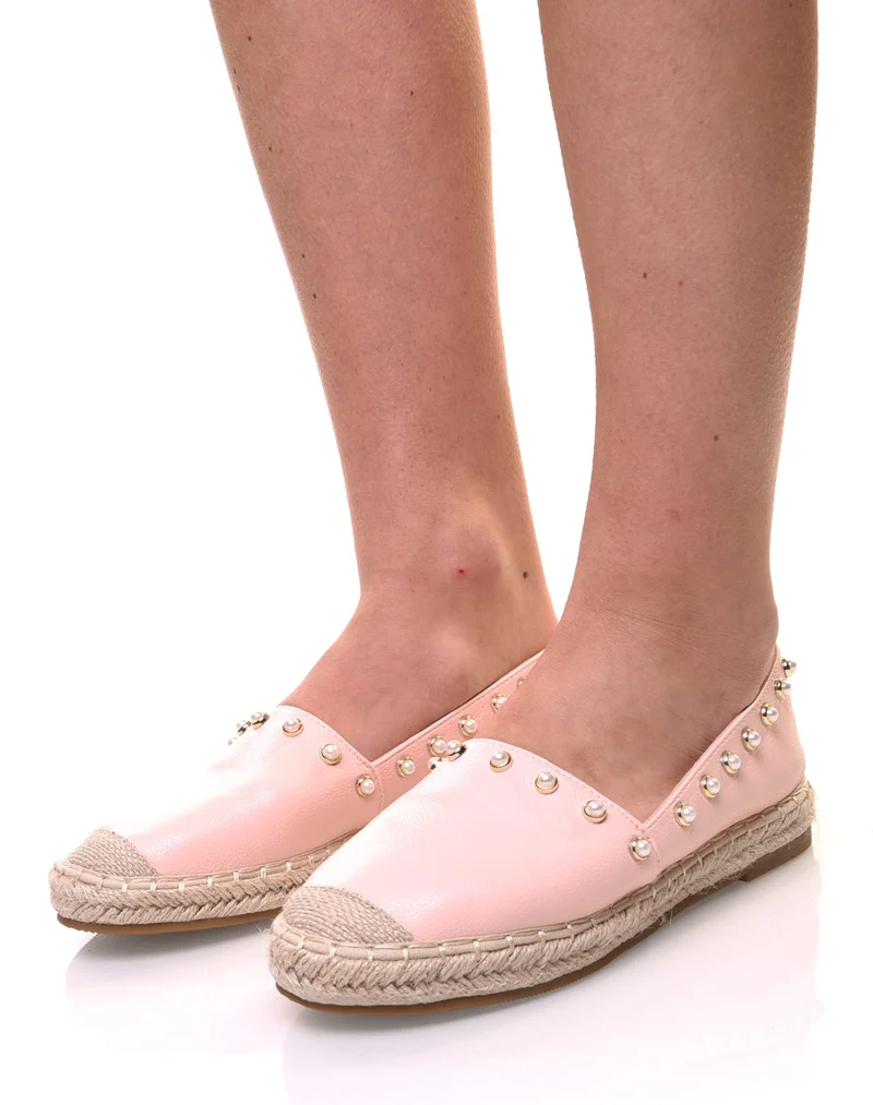 Espadrilles roses ornées de perles