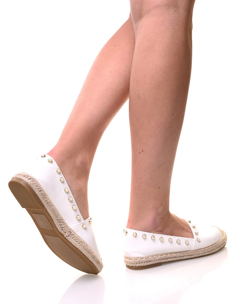 Espadrilles blanches ornées de perles