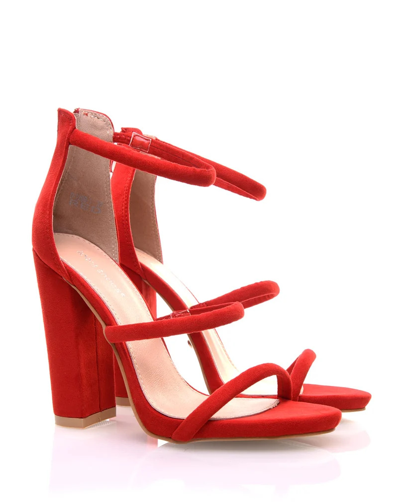 Sandales rouges en suédine et à talons épais