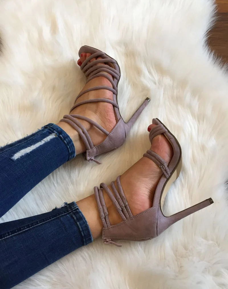 Sandales mauves multiples lanières en suédine à talons aiguilles