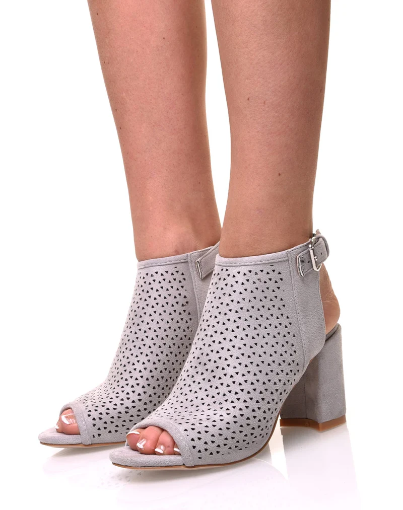 Sandales grises perforées à talons mi hauts