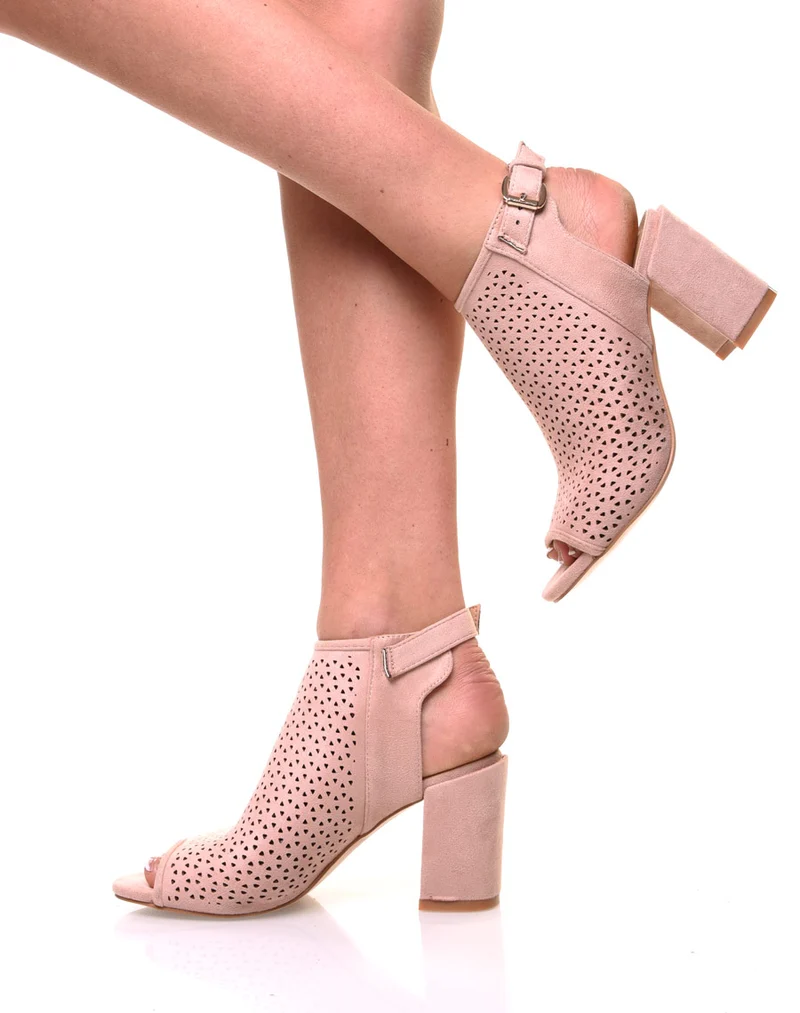 Sandales rose pales perforées à talons mi hauts