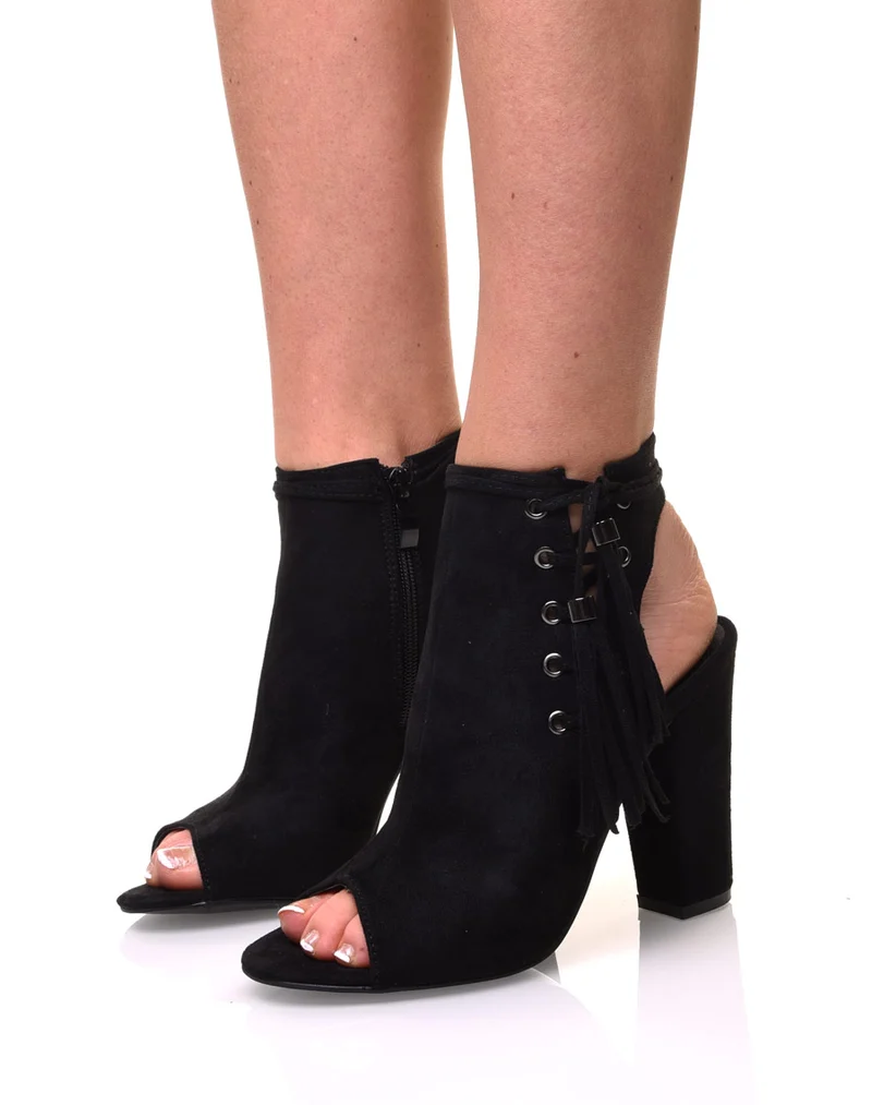 Sandales noires en suédines à lacets et pompons