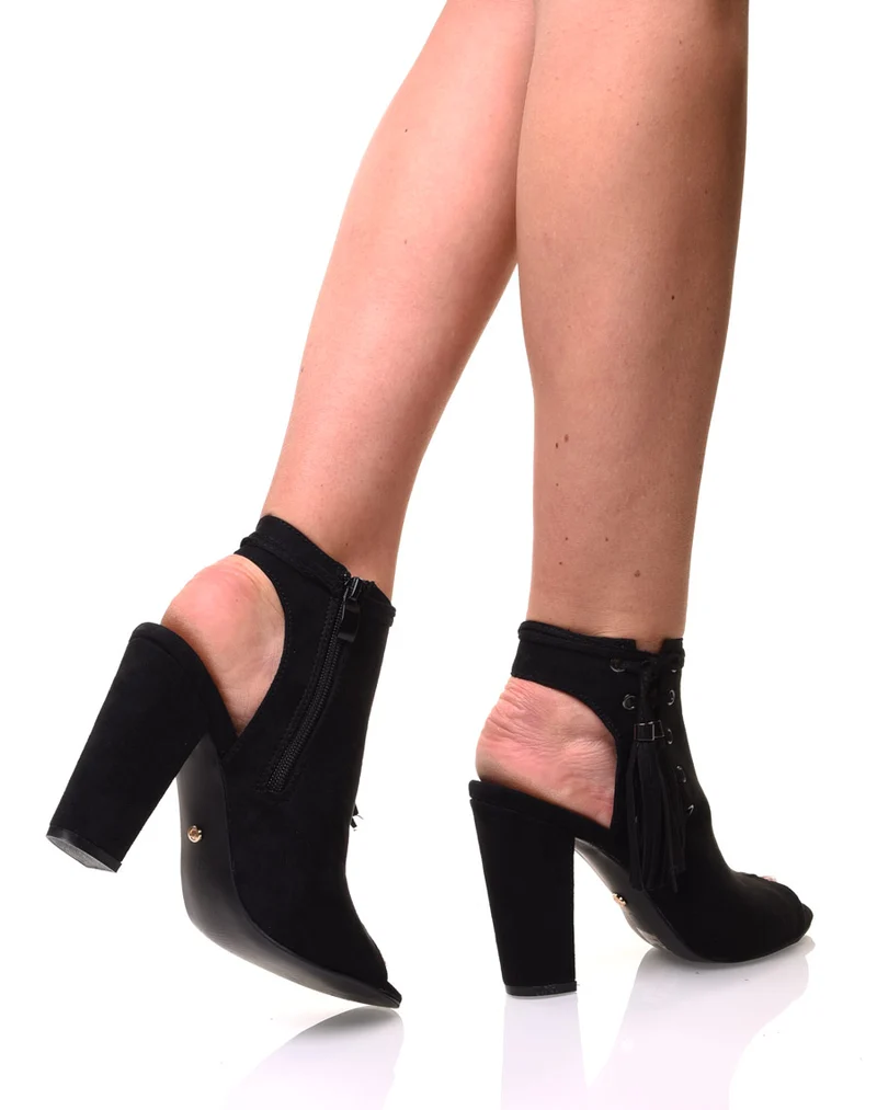 Sandales noires en suédines à lacets et pompons