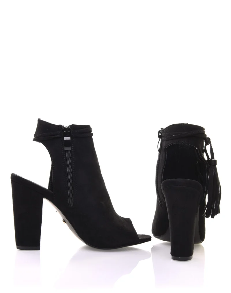Sandales noires en suédines à lacets et pompons