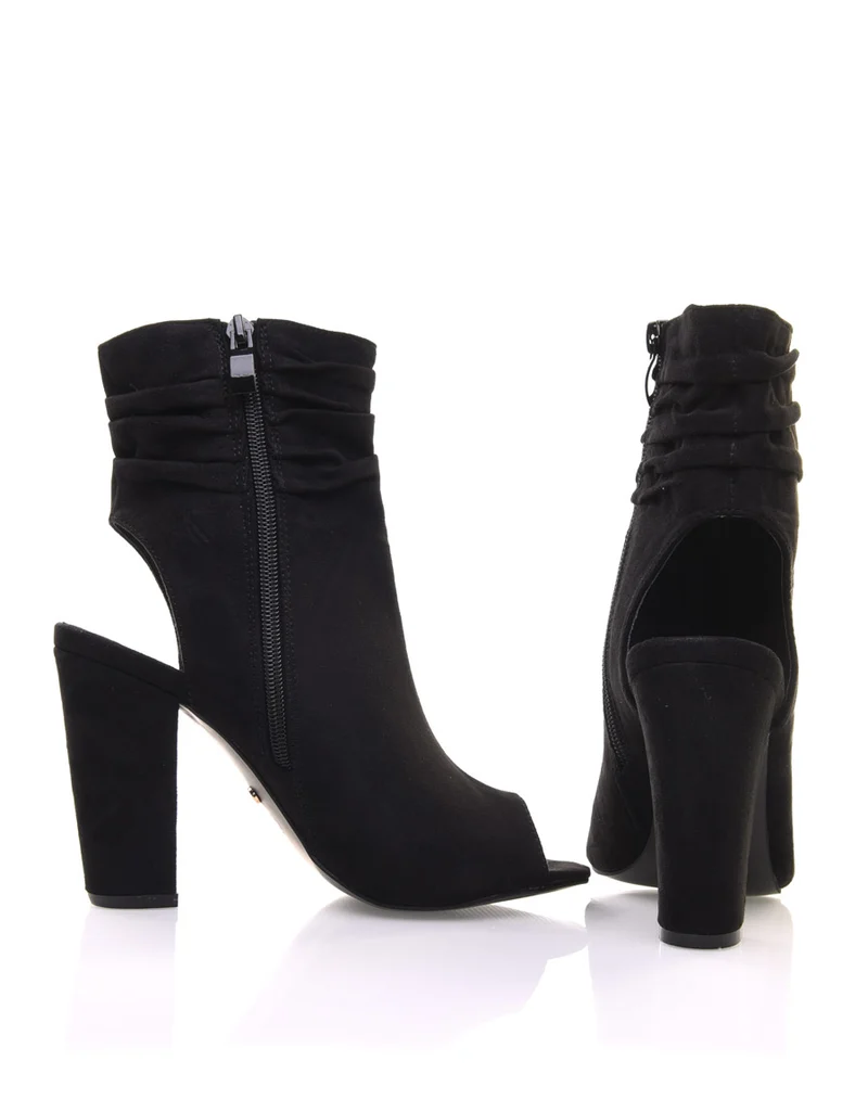 Sandales noires en suédine et à talons hauts