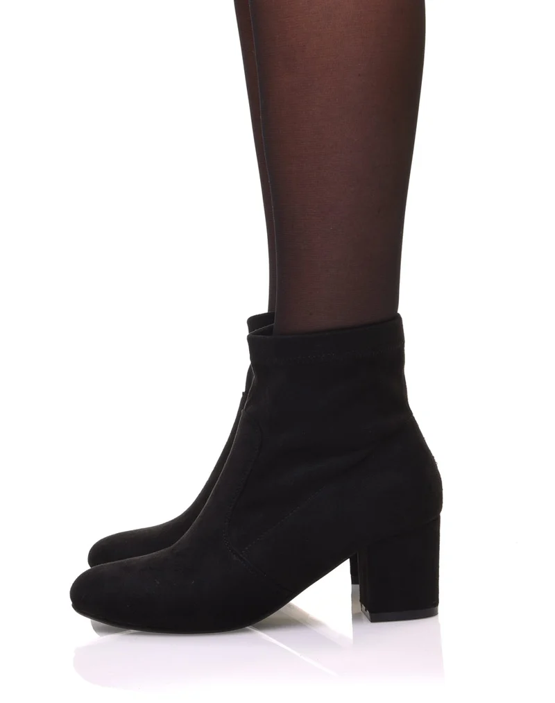 Bottines noires entièrement en suédine talons épais mi haut