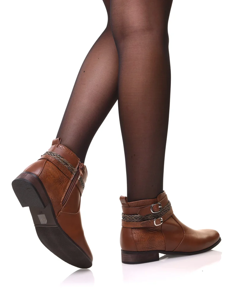 Bottines camel effet croco et lanières décoratives