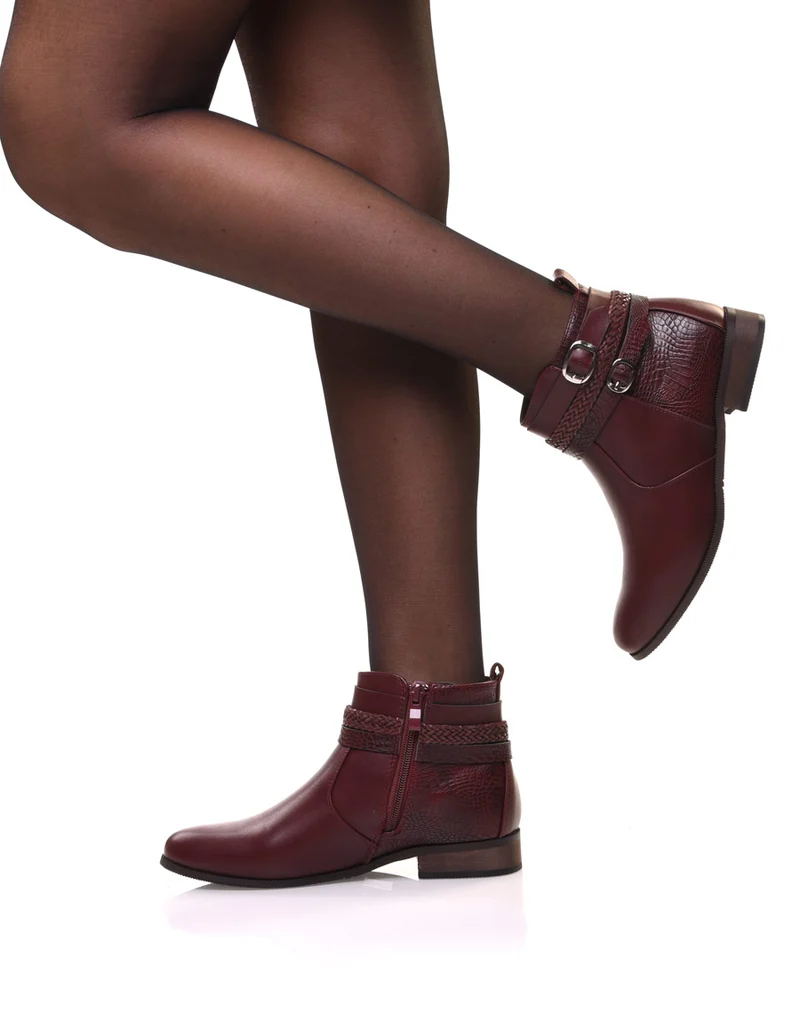 Bottines bordeaux effet croco et lanières décoratives