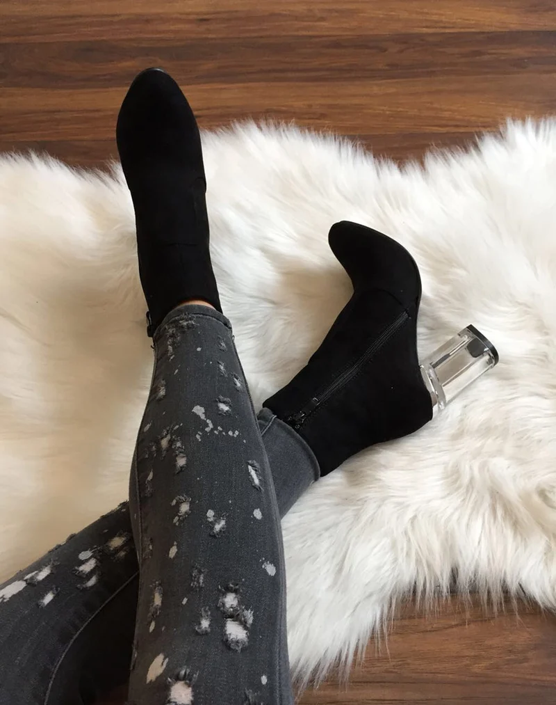 Bottines noires suédine à talons transparents