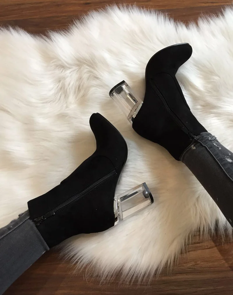 Bottines noires suédine à talons transparents