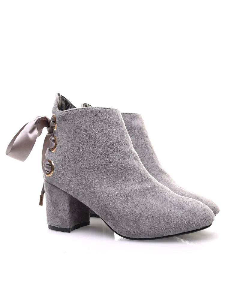 Bottines grises talons mi hauts lacets en satin