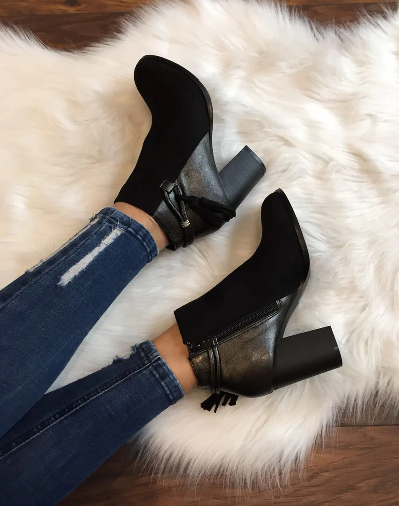 Bottines noires à talons mi hauts irisées à lanière