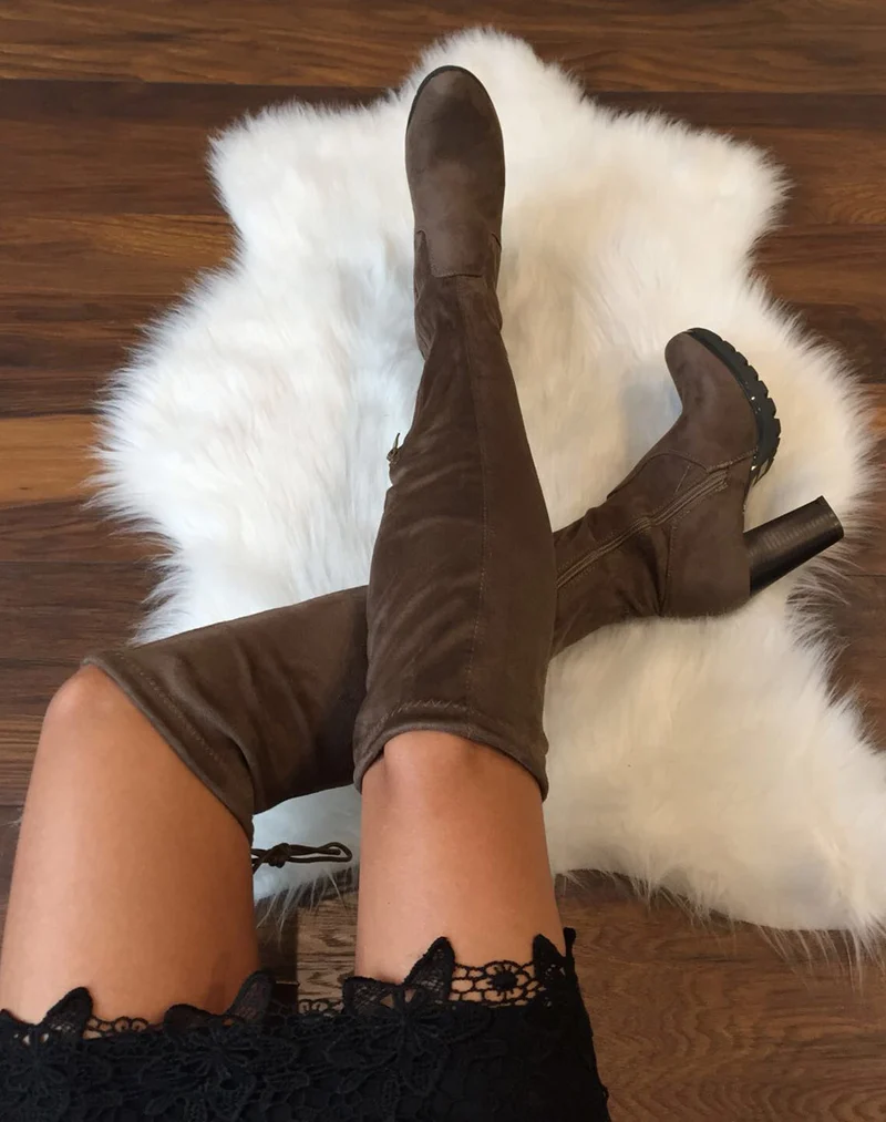 Cuissardes taupes en suédines talons hauts