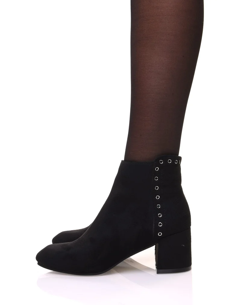 Bottines noires en suédine ornées d??illets