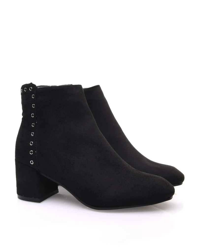 Bottines noires en suédine ornées d??illets