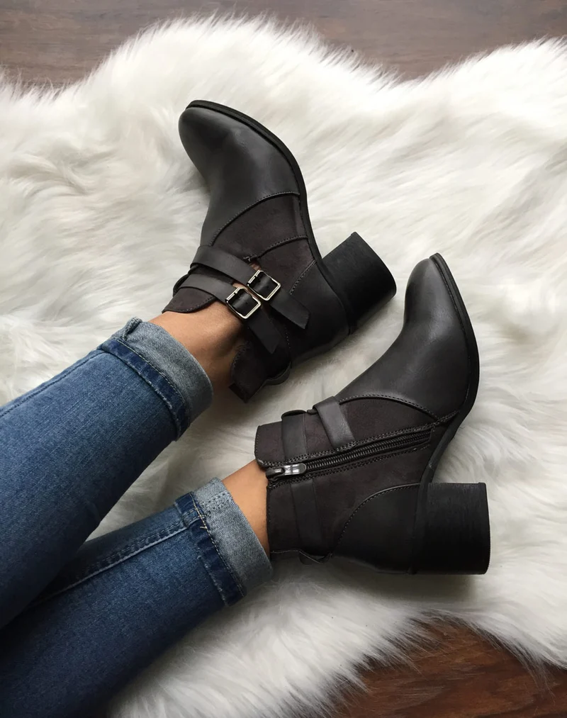 Bottines ajourées grises à talon moyen