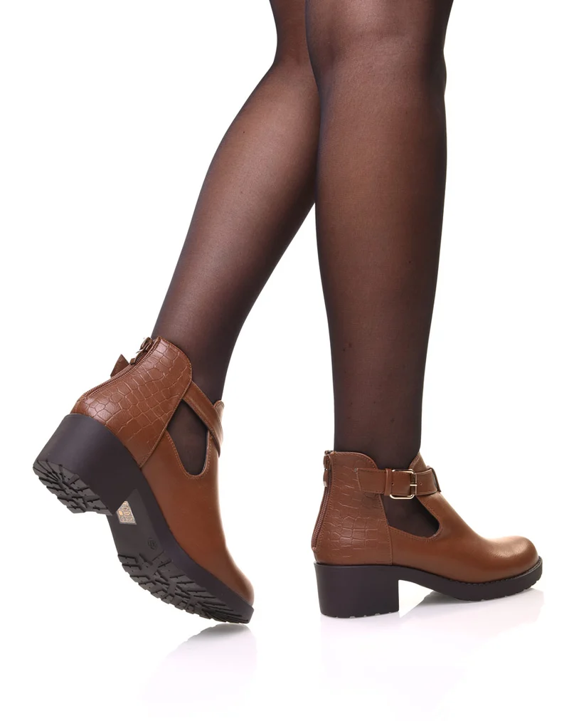 Bottines camel ajourées à petit talon et boucle